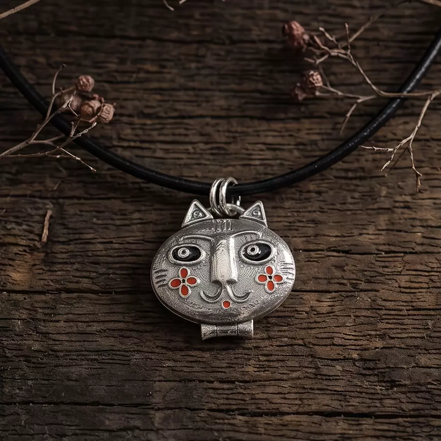 Медальон Кот