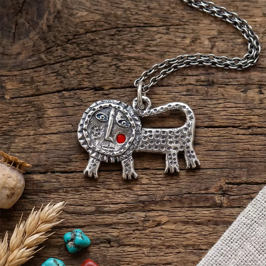 Подвеска Лев
